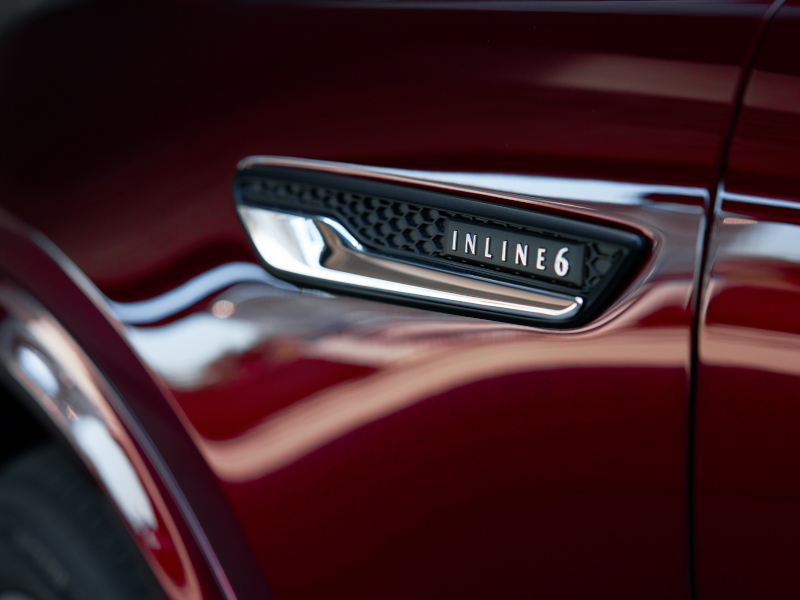 V6 vs. V8 Engines – Mazda CX-70