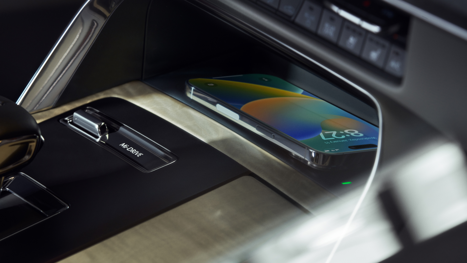 Mazda CX-70 PHEV – Wireless Charging
