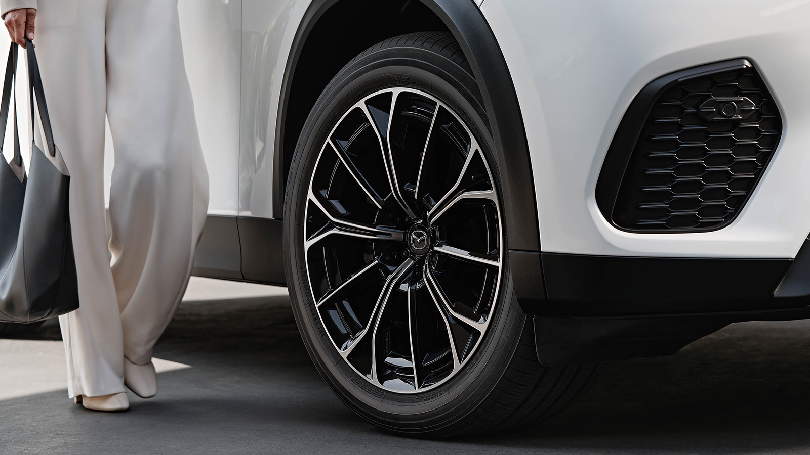 Mazda CX-70 PHEV – Rear-Biased AWD