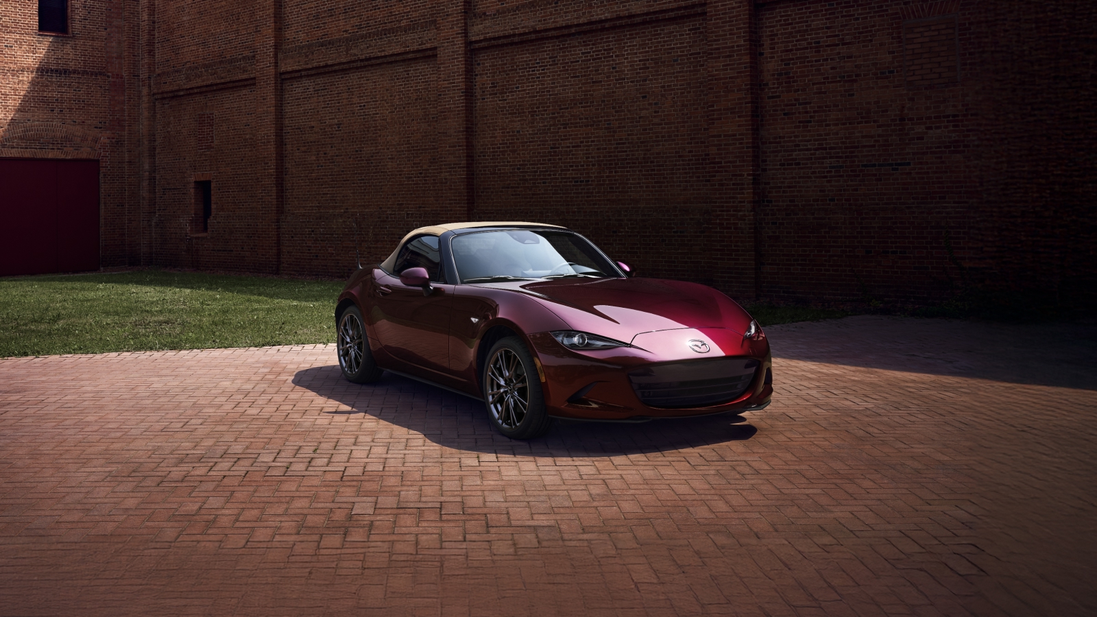 2025 Mazda MX-5 Miata 35th Anniversary Edition – Artisan Red Exterior