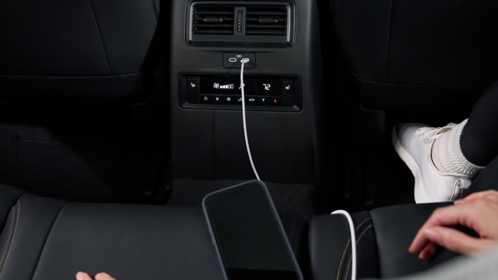 Mazda CX-70 – 12V of accessory power and USB-C outlets